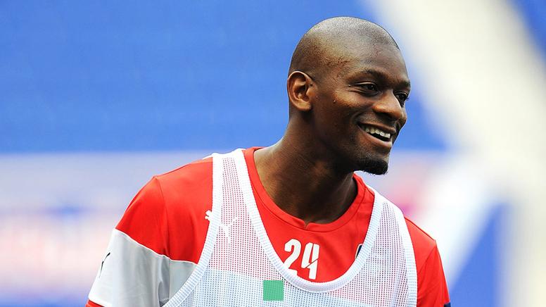 Soccer-Villa winger Diaby joins Saudi club Al-Ittihad